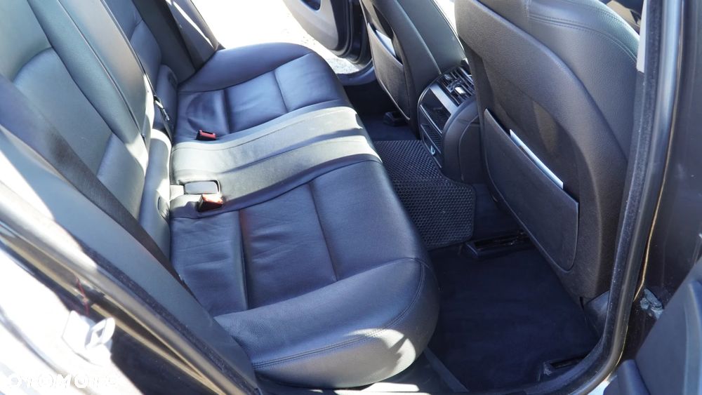 BMW Seria 5 520d xDrive - 24