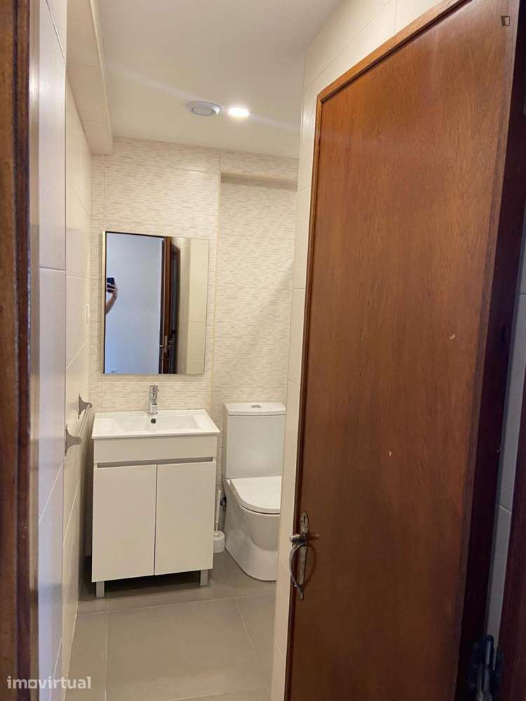 Quarto - localizado em Coimbra - Grande imagem: 3/14