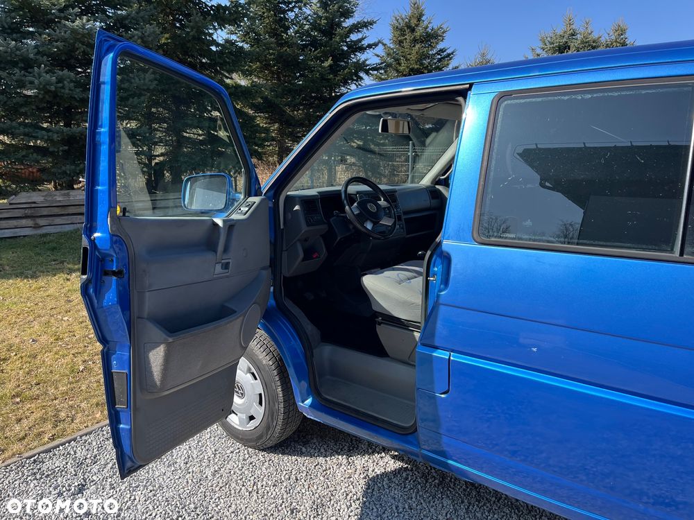 Volkswagen Multivan - 28
