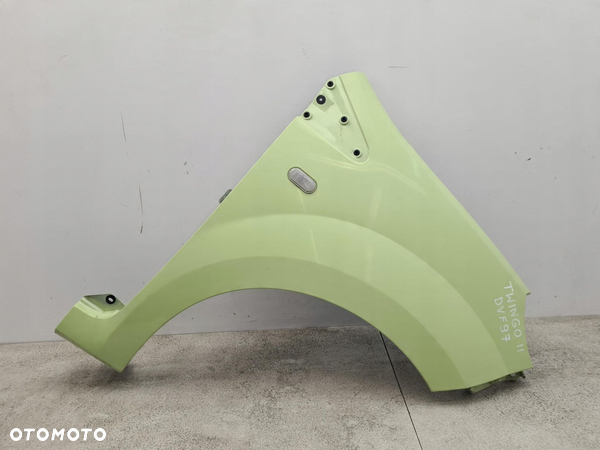 RENAULT TWINGO II BŁOTNIK PRAWY PRZÓD DVF97