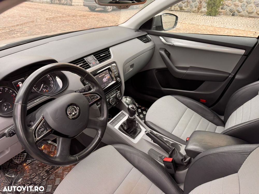 Skoda Octavia 1.6 TDI AMBITION - 6