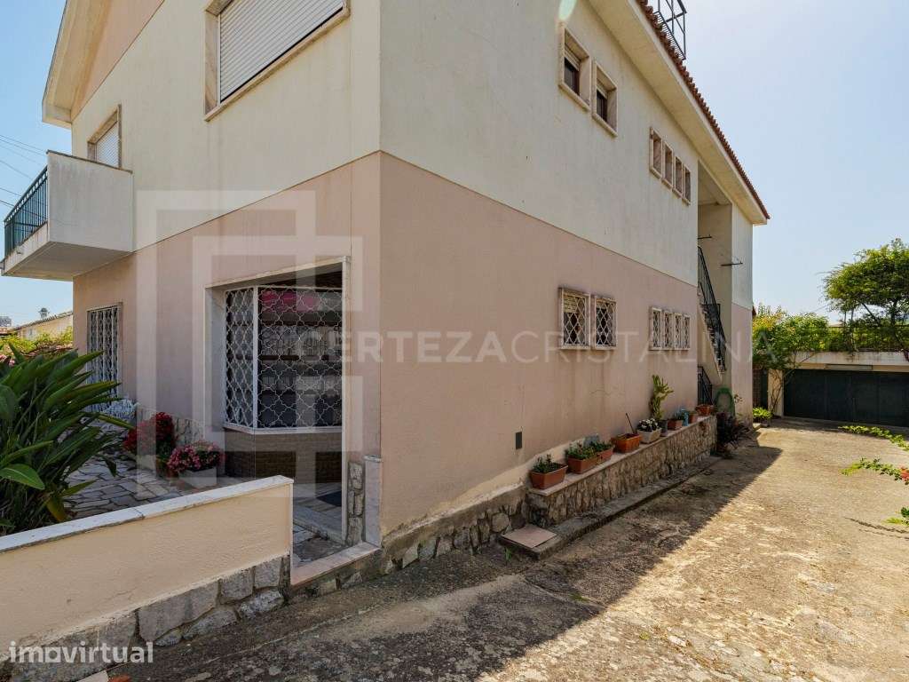 Moradia independente em Setúbal, inserida num generoso lote de 570 m² - Grande imagem: 4/27