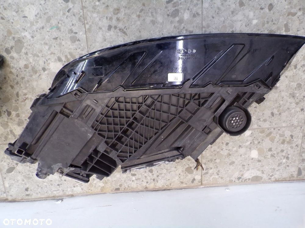 LAMPA LEWY PRAWY PRZÓD AUDI Q7 - 8
