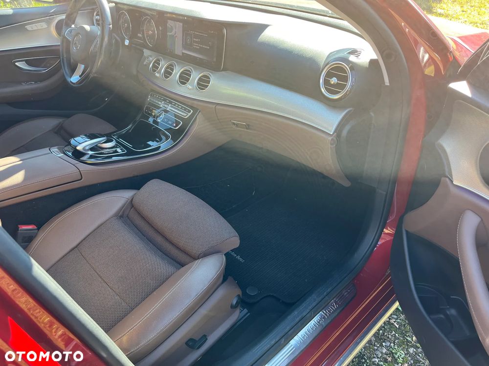Mercedes-Benz Klasa E 200 d T 9G-TRONIC - 14