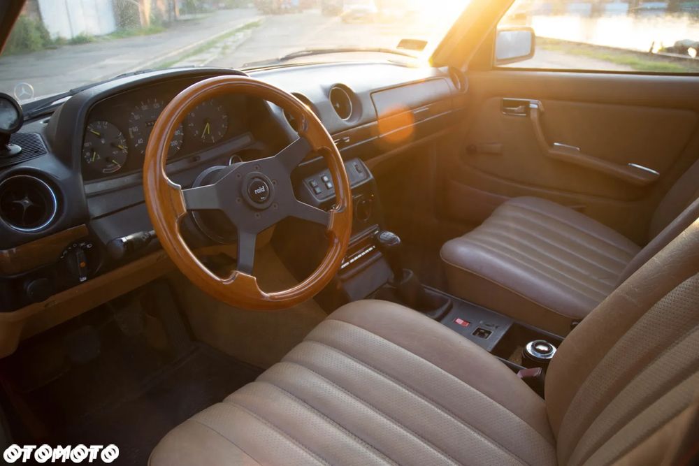 Mercedes-Benz W123 - 12