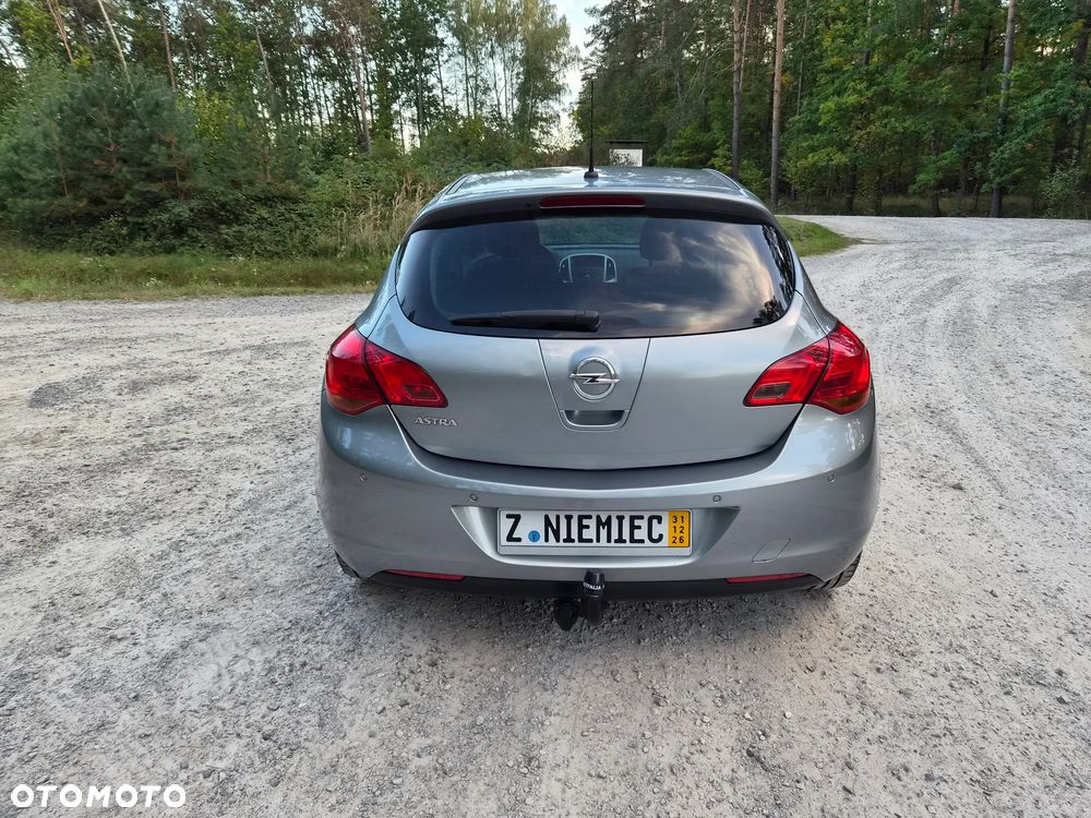 Opel Astra 2011 photo 5