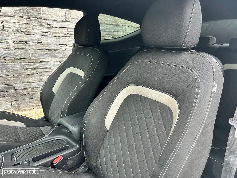 Kia Ceed S Coupé 1.6 CRDi GT Line - 14