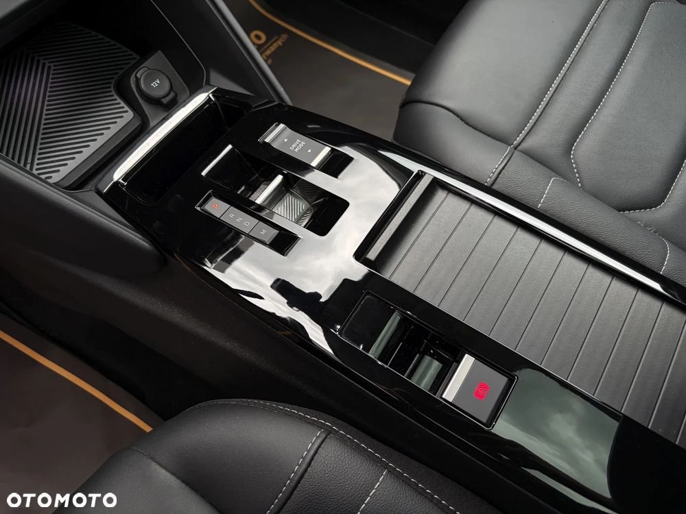 Citroën C4 BlueHDi 130 Stop&Start EAT8 SHINE - 33