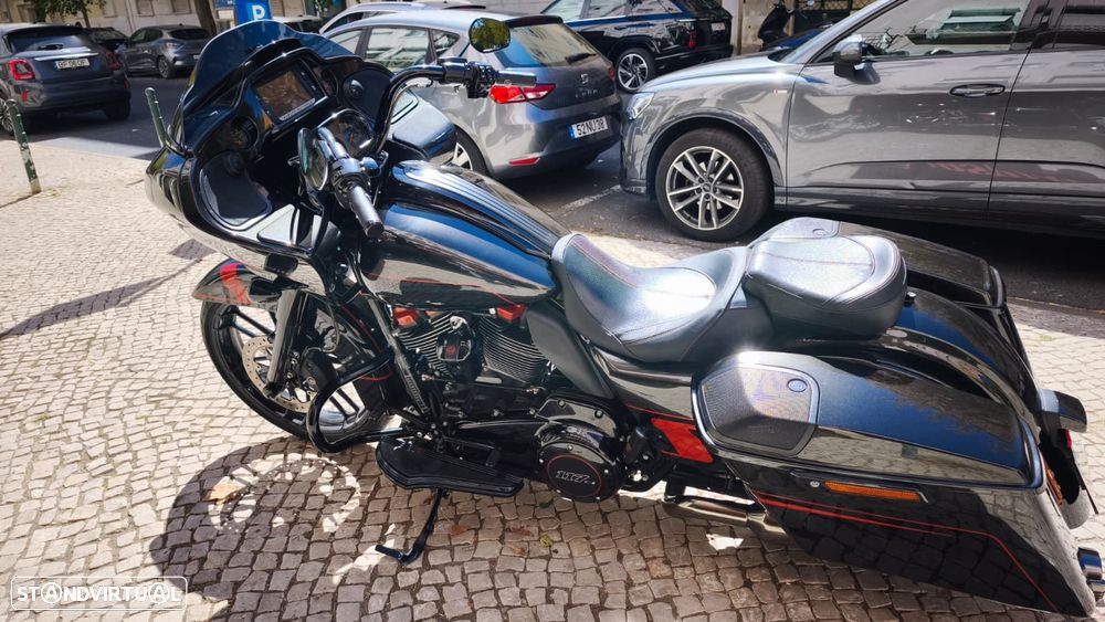Harley-Davidson Tour CVO Road Glide - 12