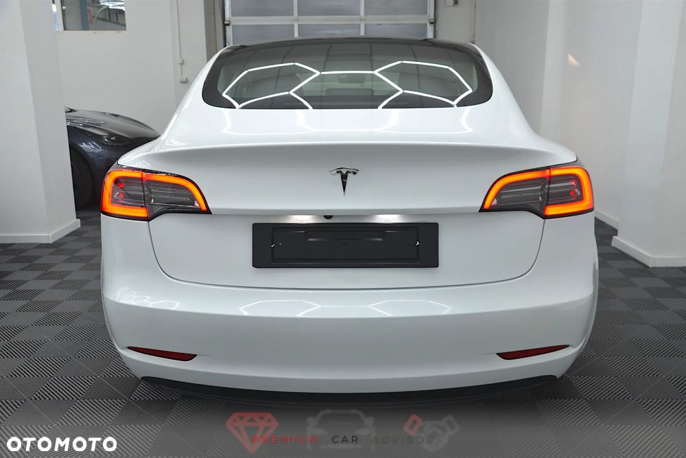 Tesla Model 3 - 7