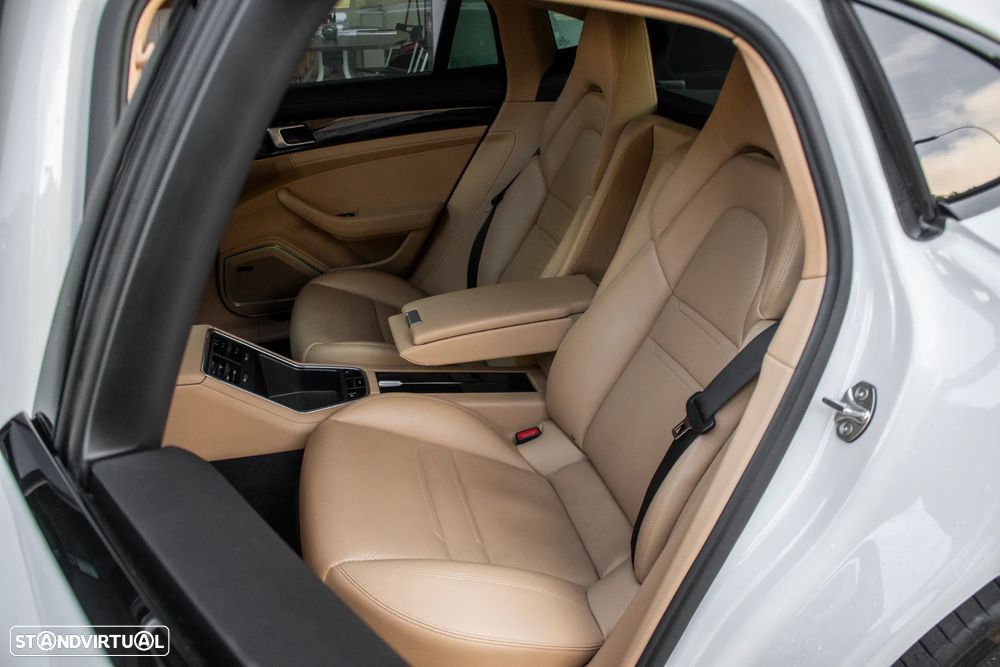 Porsche Panamera 4 E-Hybrid Platinum Edition - 32