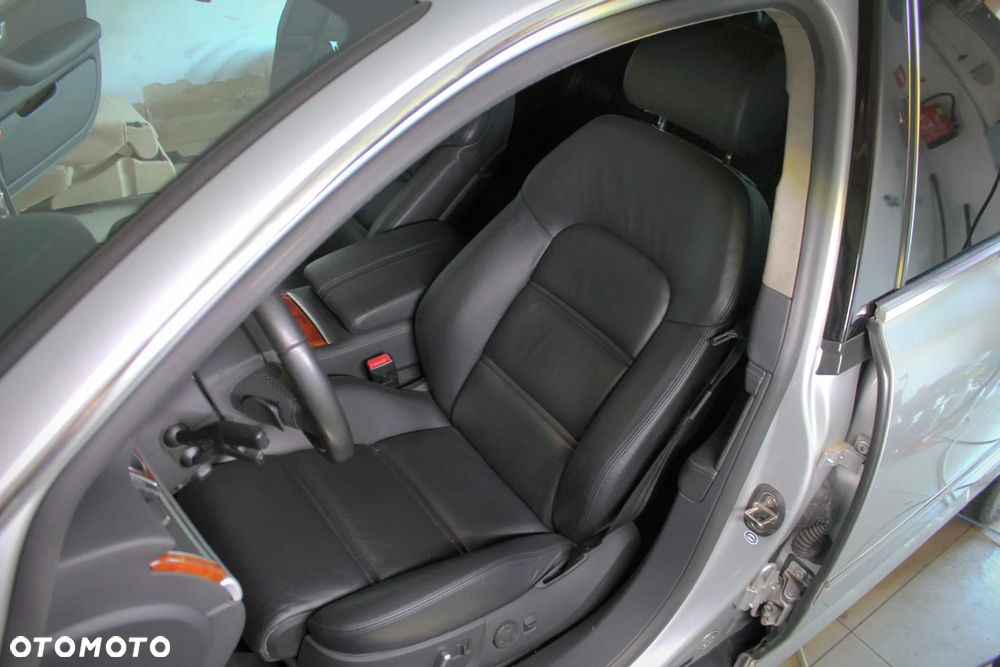 Audi A8 W12 quattro - 15
