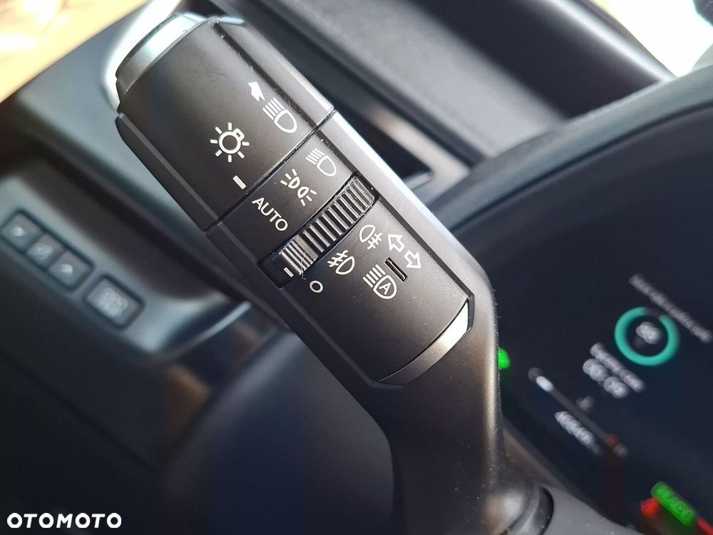 Lexus UX 300h F Sport Design AWD - 18