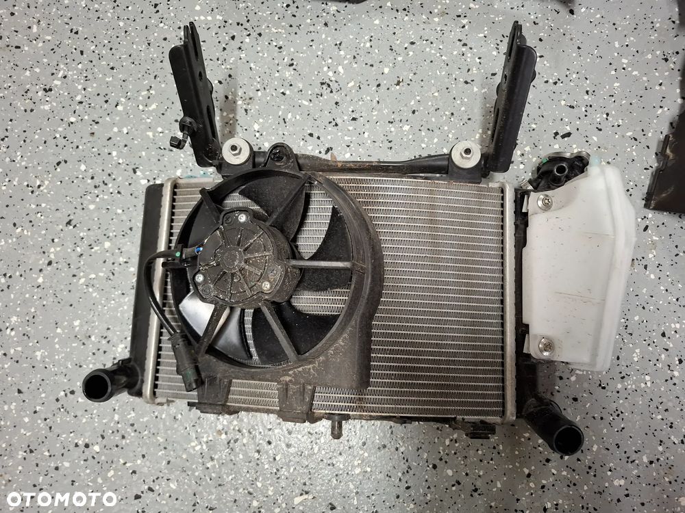 BMW F900 R XR chłodnica wiatrak wentylator osłona wypełnienie - 2