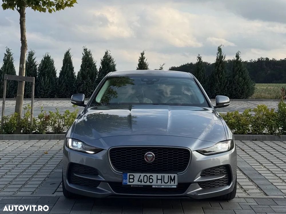 Jaguar XE D180 RWD R-Dynamic HSE - 1