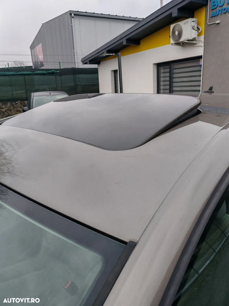 Volkswagen Golf Plus 2.0 TDI DSG Comfortline - 9