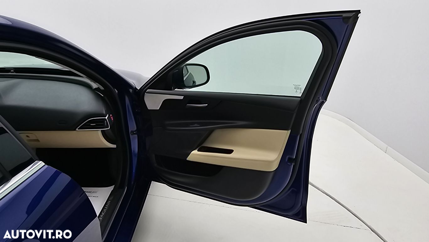 Jaguar XE - 17