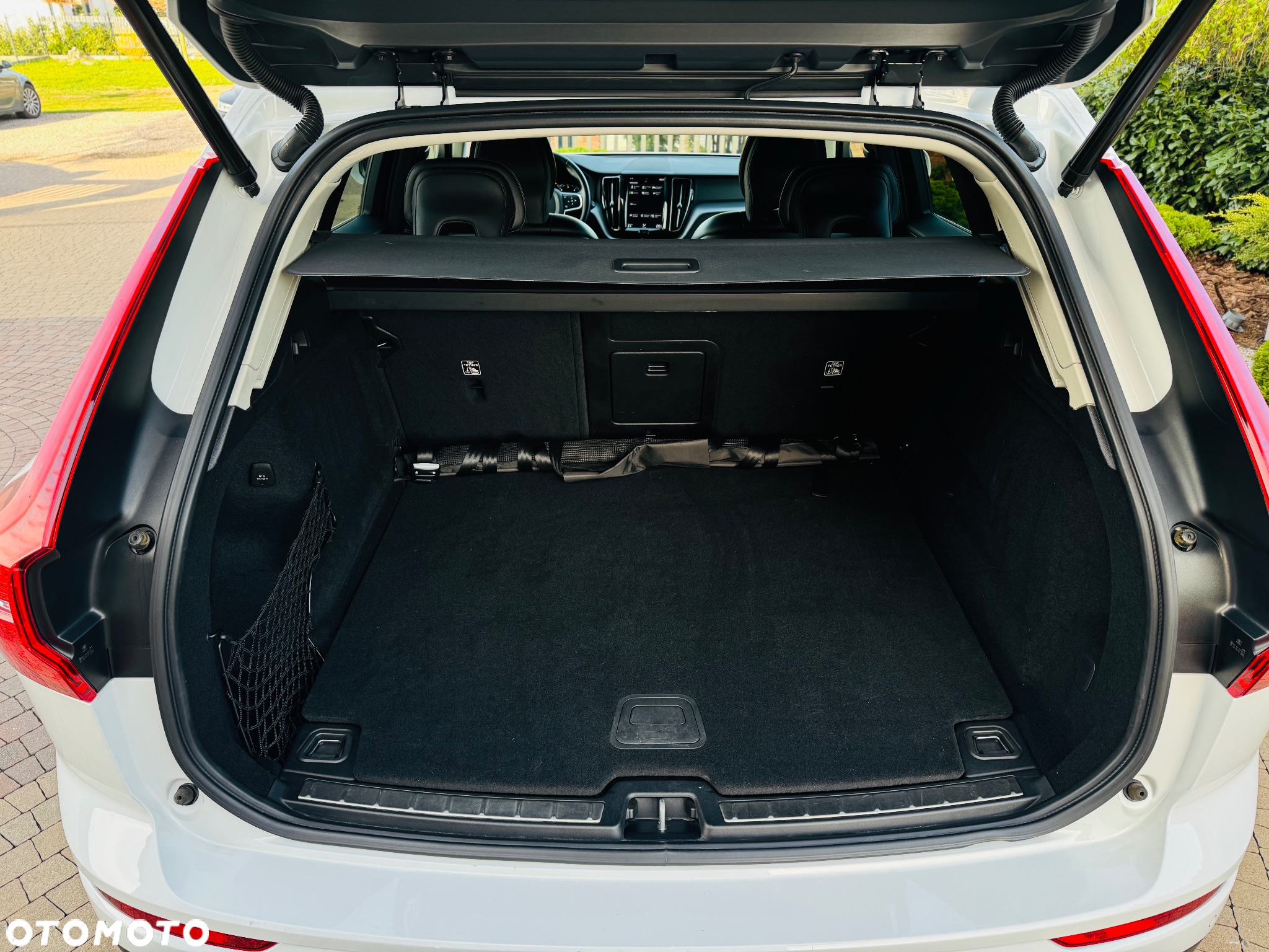 Volvo XC 60 B4 D AWD Geartronic Momentum Pro - 12