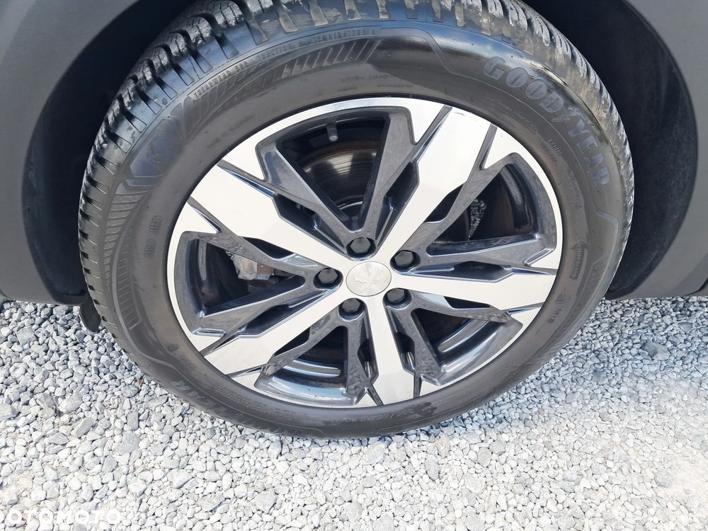 Peugeot 3008 1.2 PureTech GPF Allure S&S EAT8 - 25