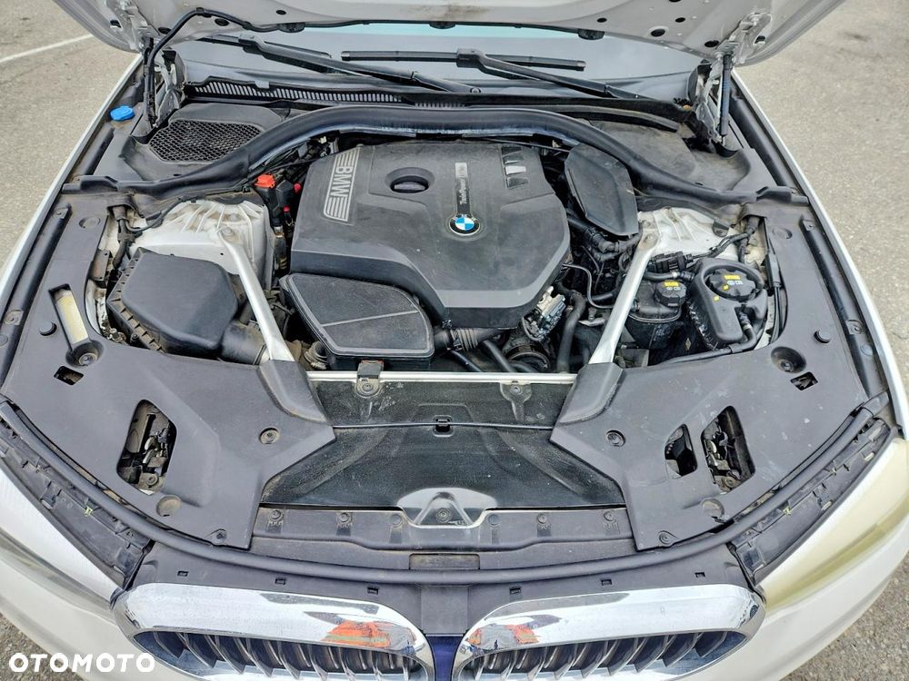 BMW Seria 5 530i GPF - 12