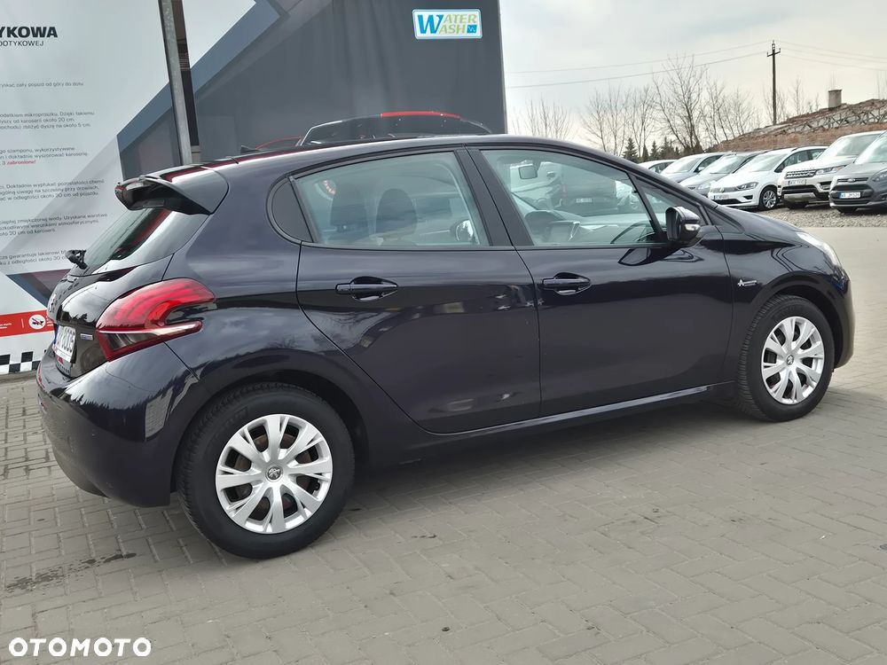 Peugeot 208 - 14