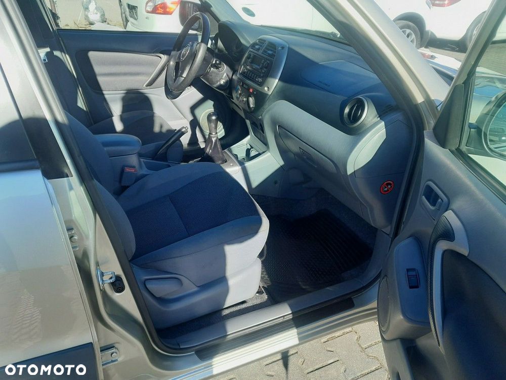 Toyota RAV4 2.0 VVT-i 4x4 - 11