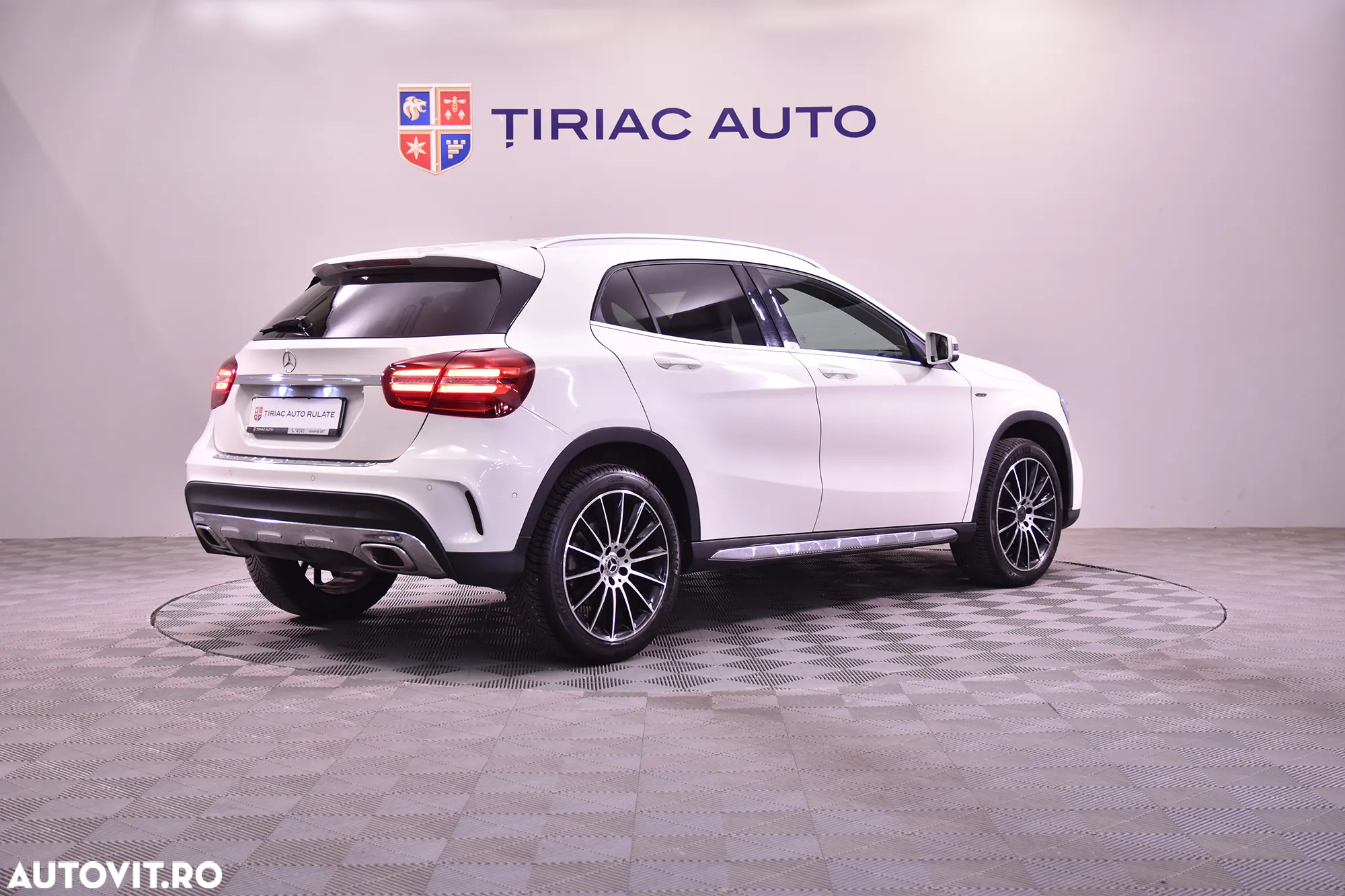 Mercedes-Benz GLA - 5