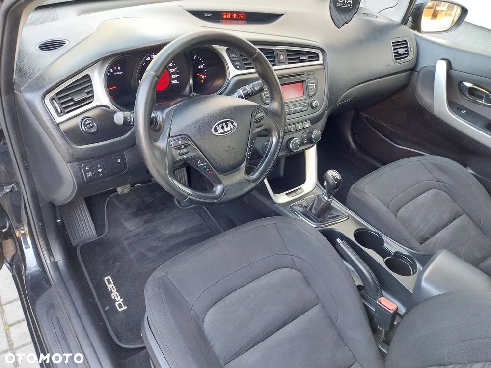Kia Ceed 1.4 CVVT Dream Team Edition - 17