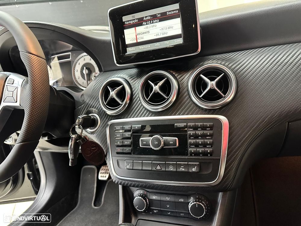 Mercedes-Benz A 180 AMG Line - 28