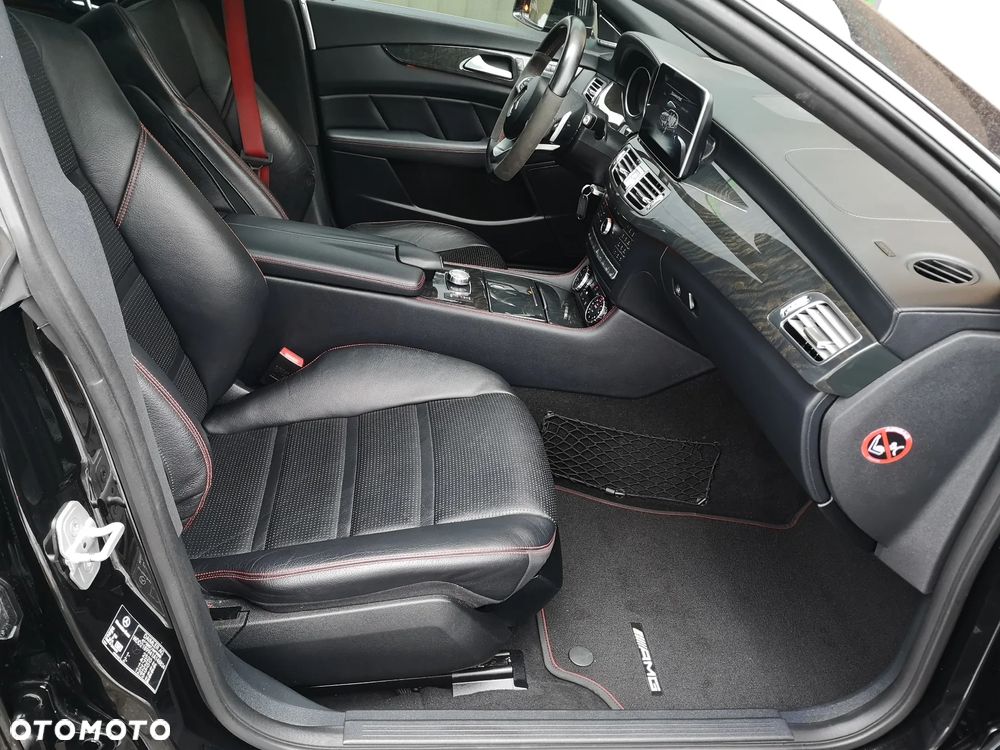 Mercedes-Benz CLS - 24