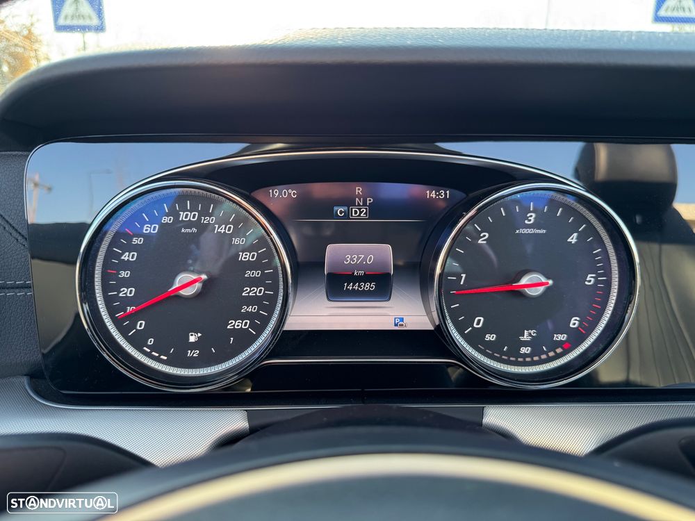 Mercedes-Benz E 220 d Cabrio 4Matic 9G-Tronic Avantgarde - 4