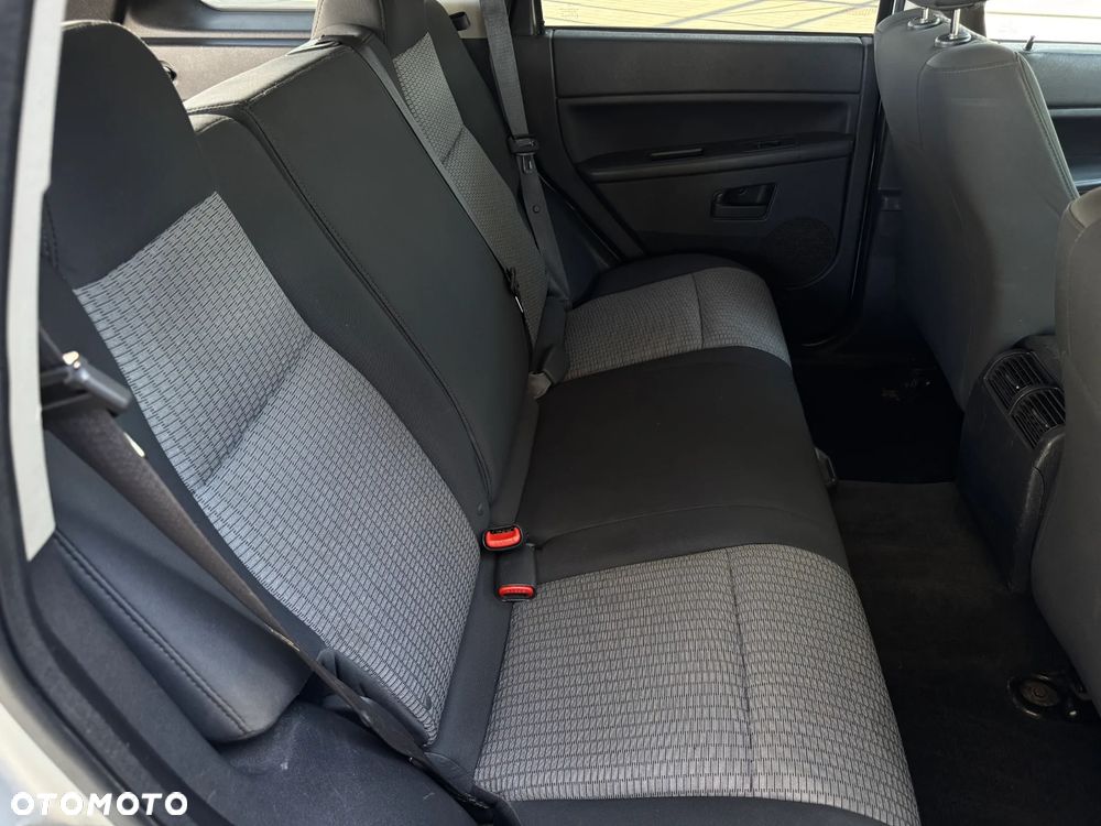 Jeep Grand Cherokee 3.7 4x4 Laredo - 27