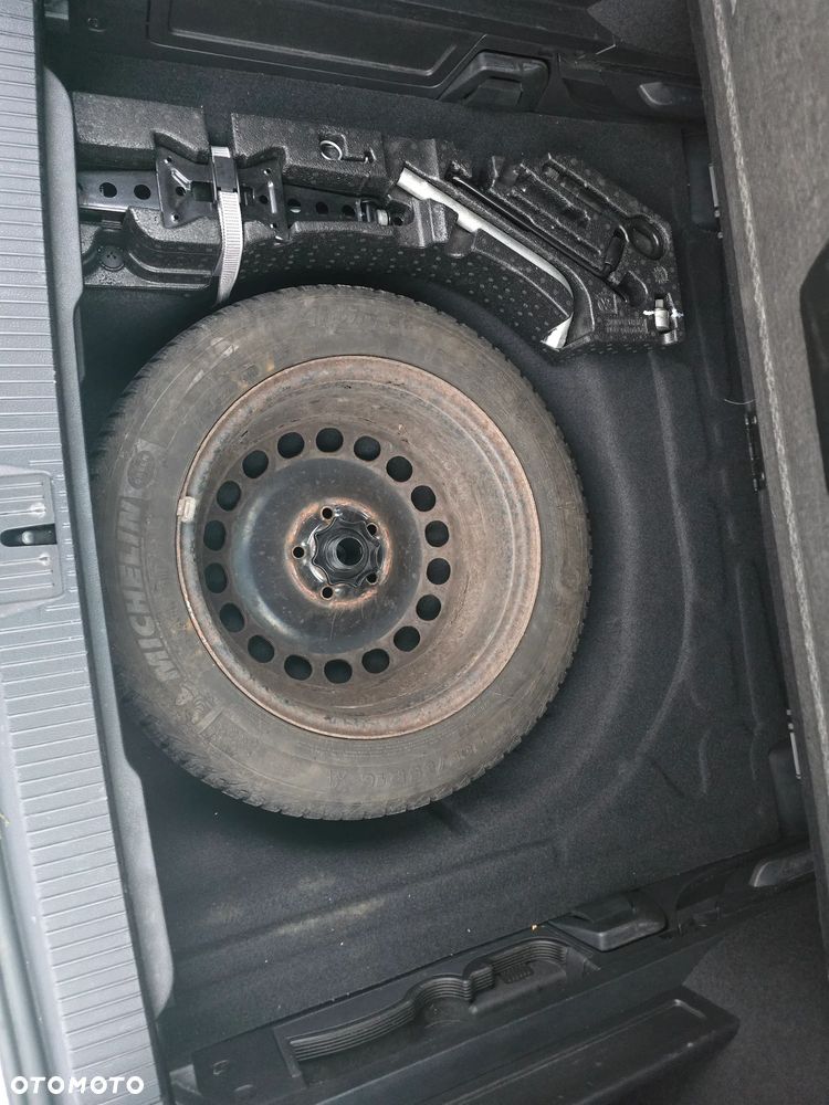 Volkswagen Passat - 13