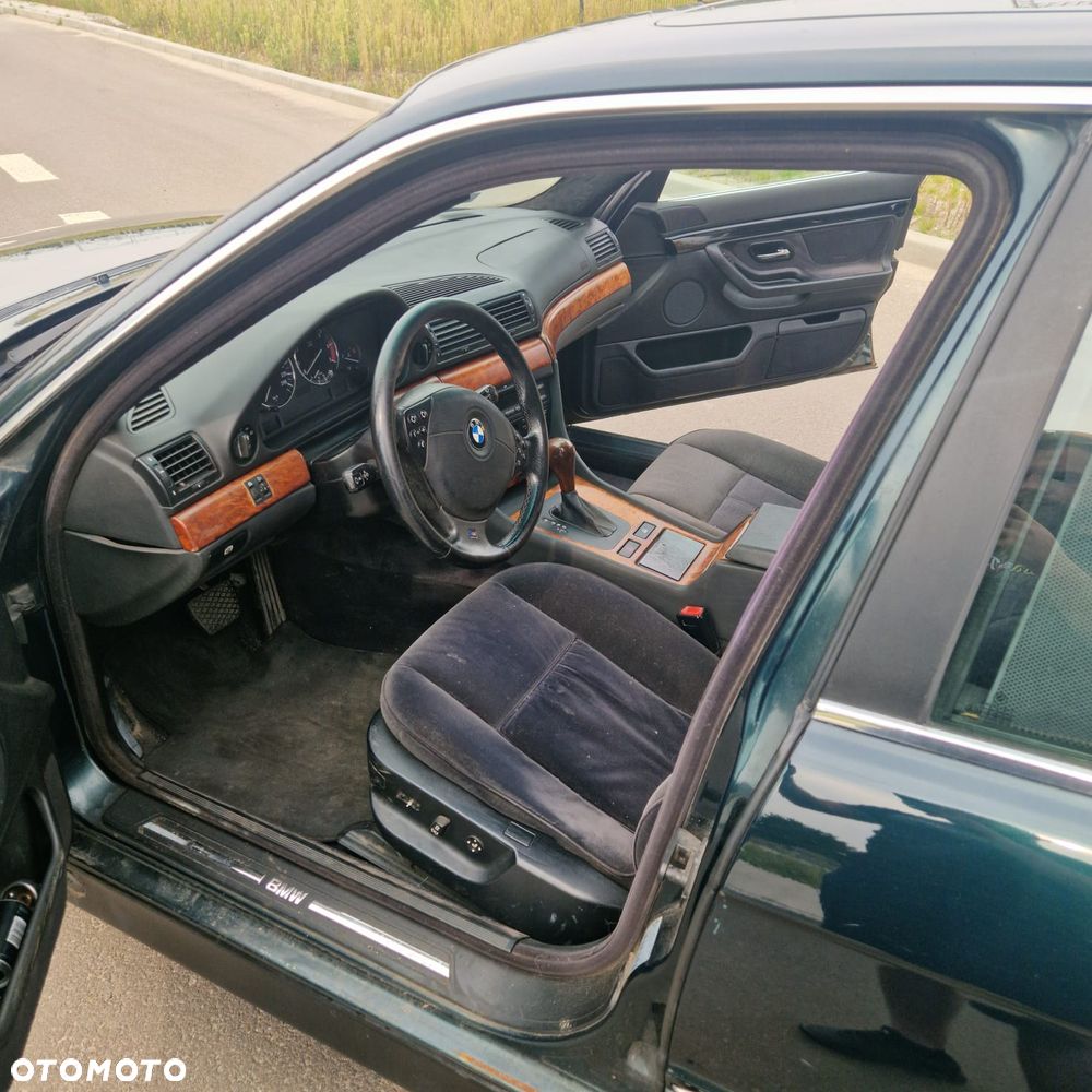 BMW Seria 7 735i - 9