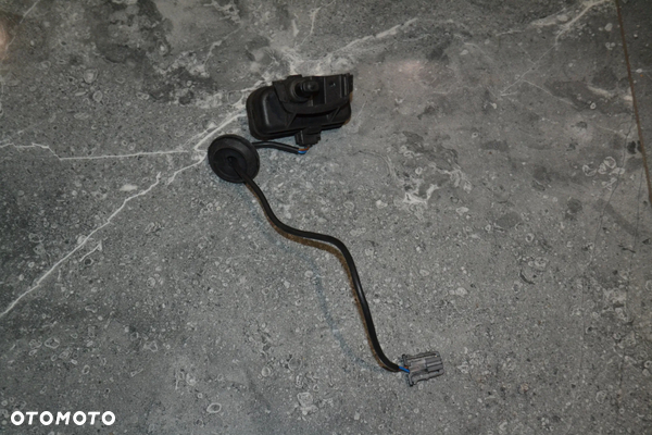 VW AUDI SEAT SKODA SIŁOWNIK WLEWU KLAPKI PALIWA 5N0810773D