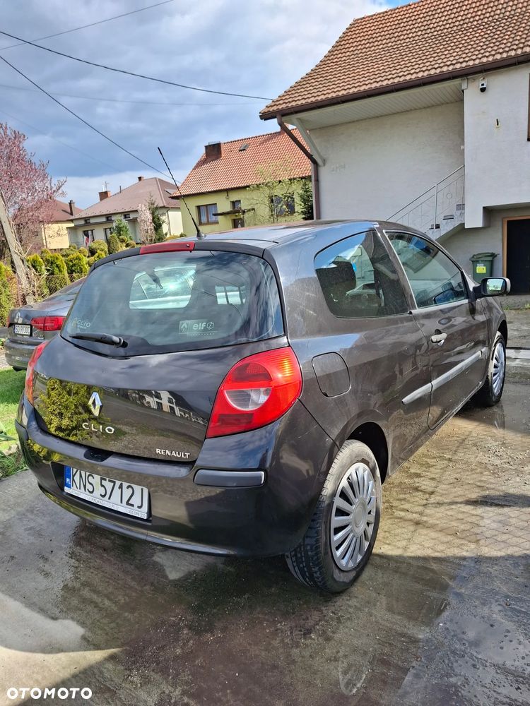 Renault Clio - 8