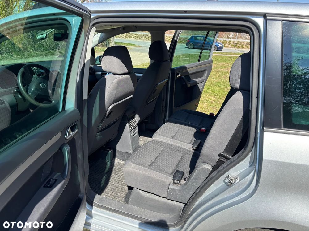 Volkswagen Touran 2.0 TDI DPF Highline - 13