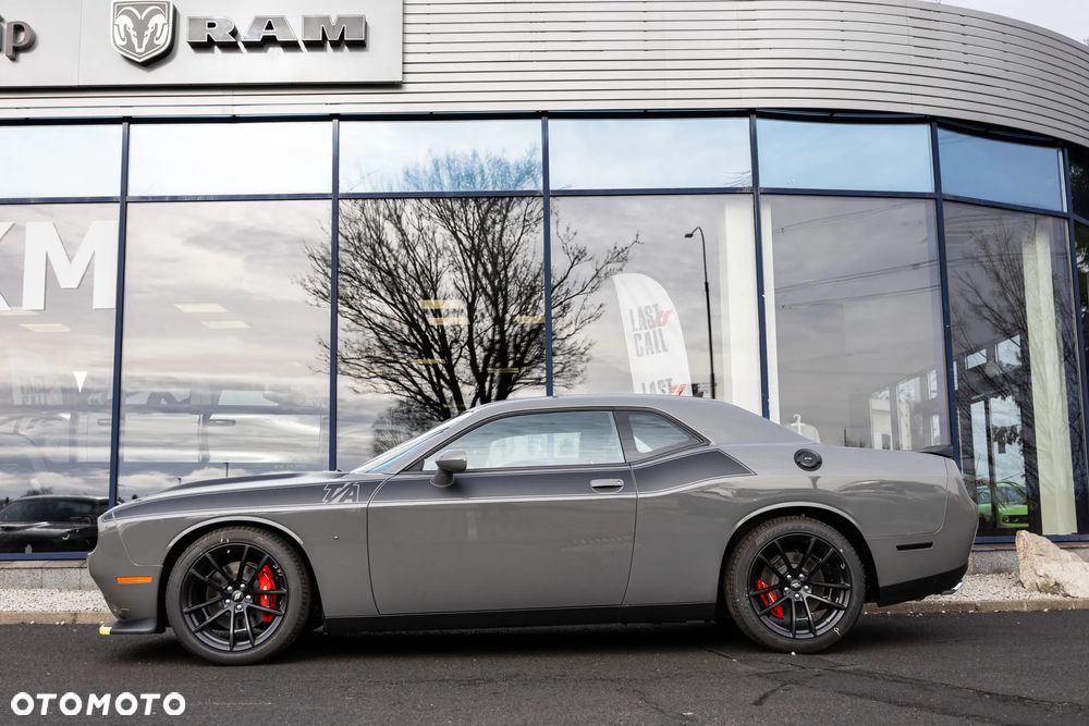 Dodge Challenger - 14