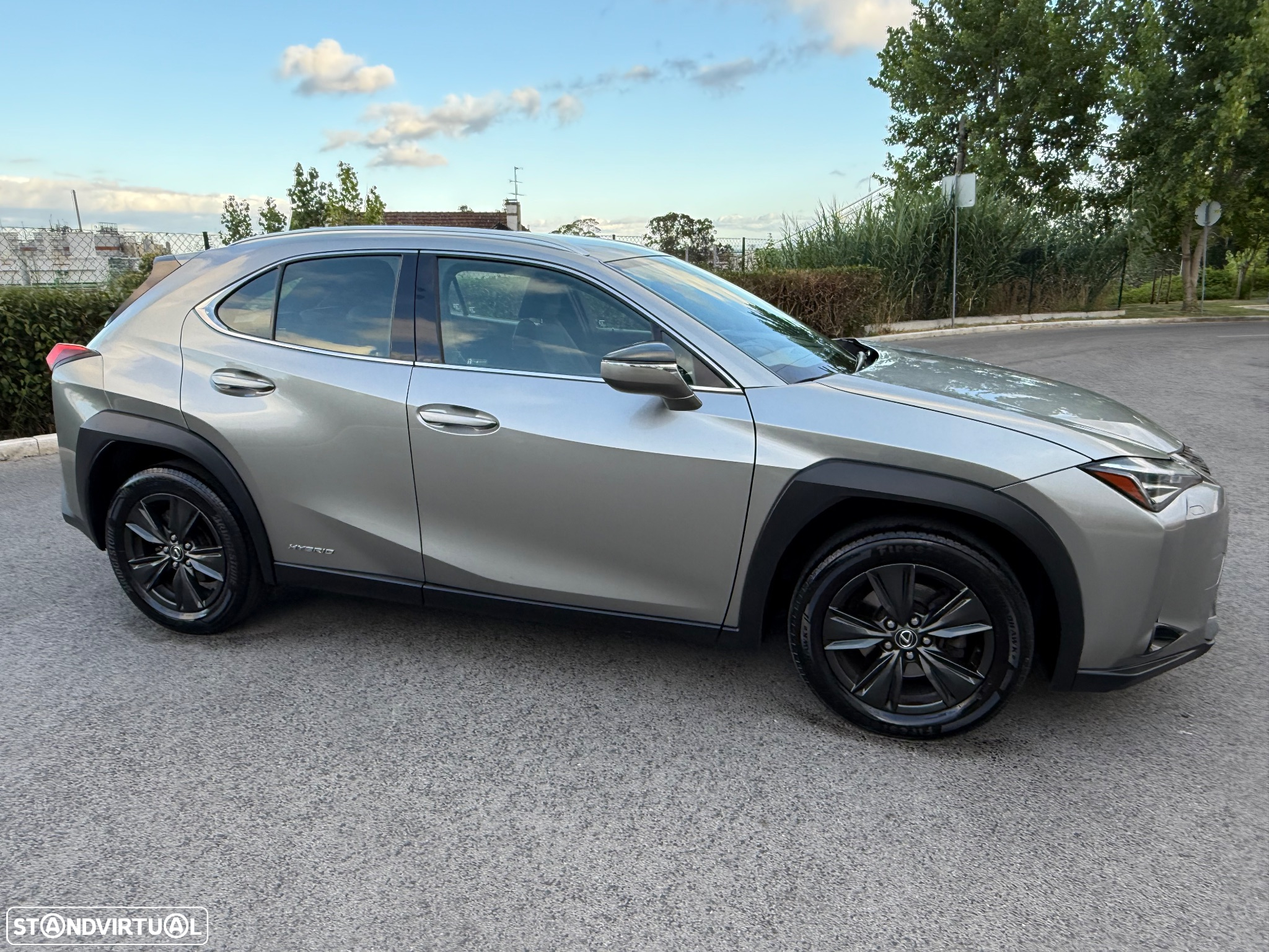 Lexus UX 250h Business - 14