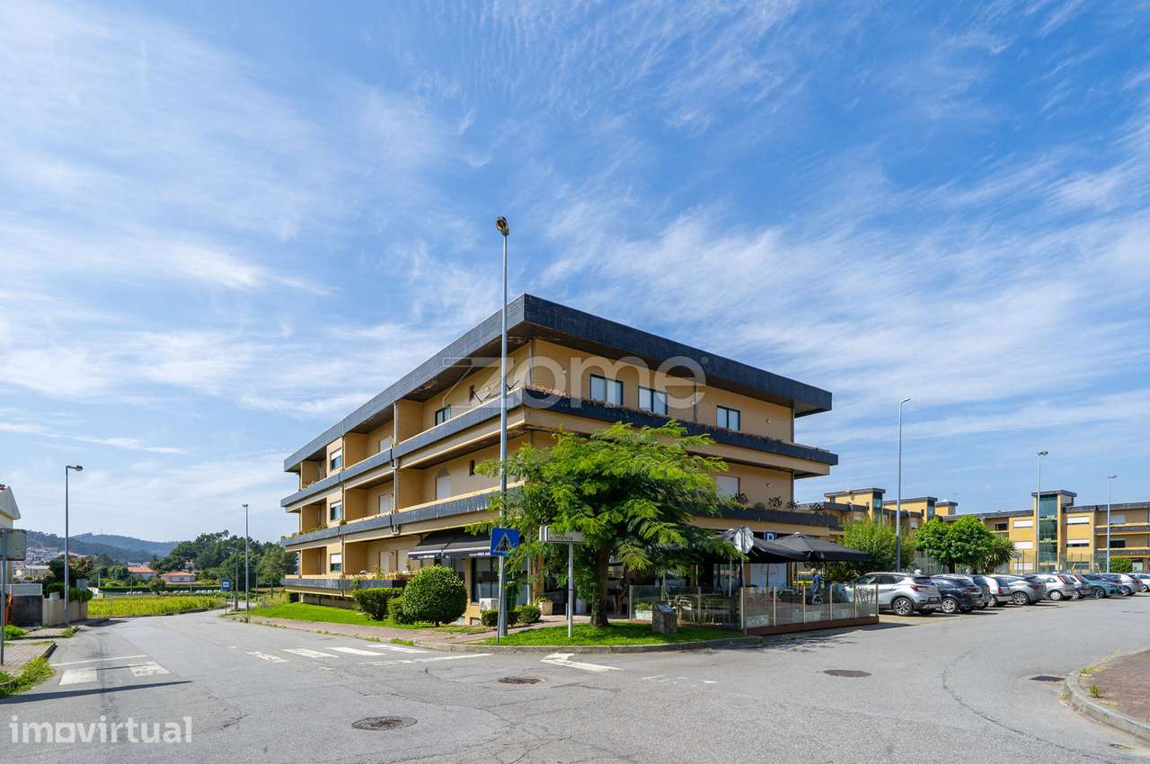 Apartamento T3 Renovado, com área útil 156 m2, em Esmeriz, Famalic... - Grande imagem: 3/55