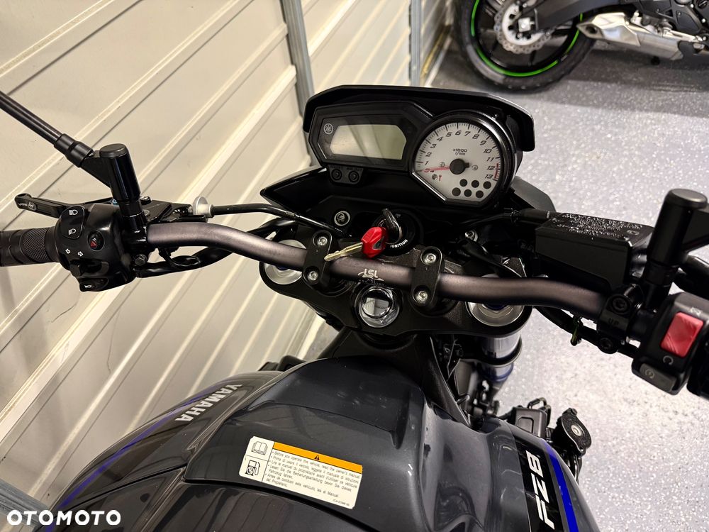Yamaha FZ8 - 10