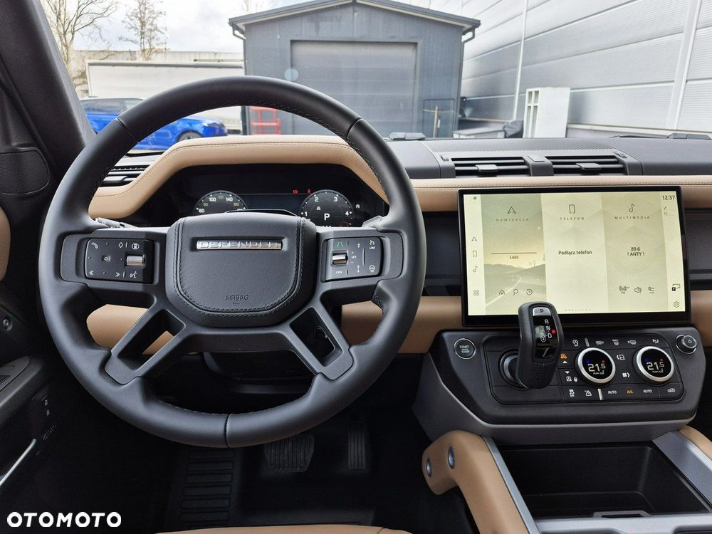 Land Rover Defender - 26