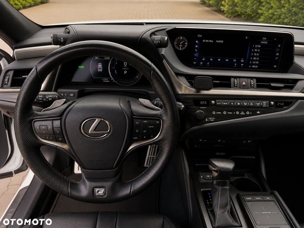 Lexus ES 300h F Sport - 12