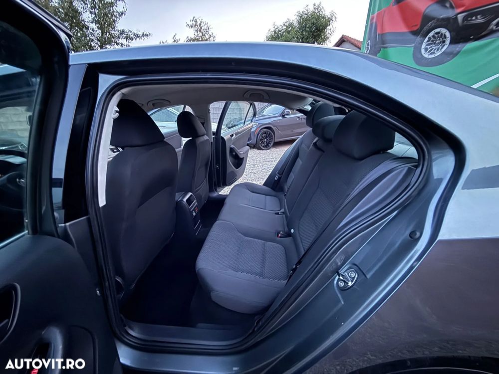 Volkswagen Jetta - 7