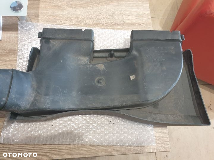 13717798772 Wlot Powietrza  do pojazdu marki BMW E90 - 2