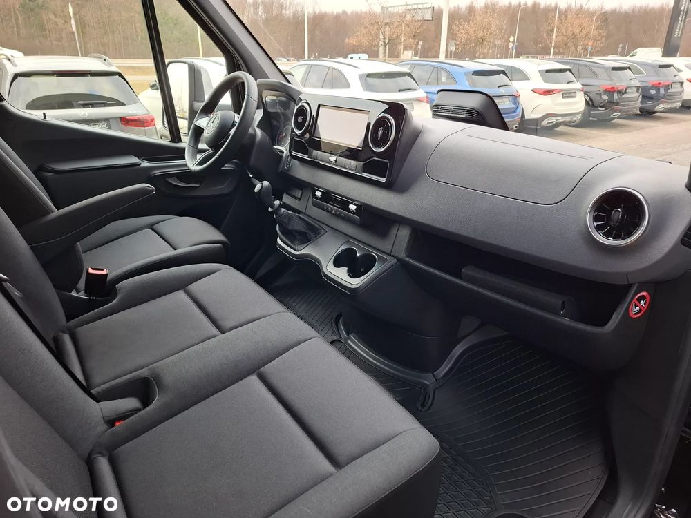 Mercedes-Benz Sprinter - 14