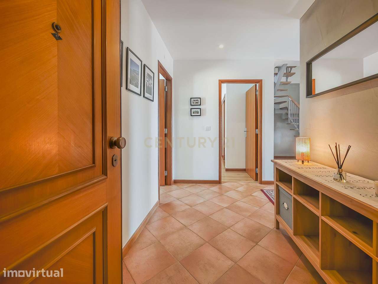 Apartamento T2 Dúplex com Vista Panorâmica e Garagem com Carregamento - Grande imagem: 4/32