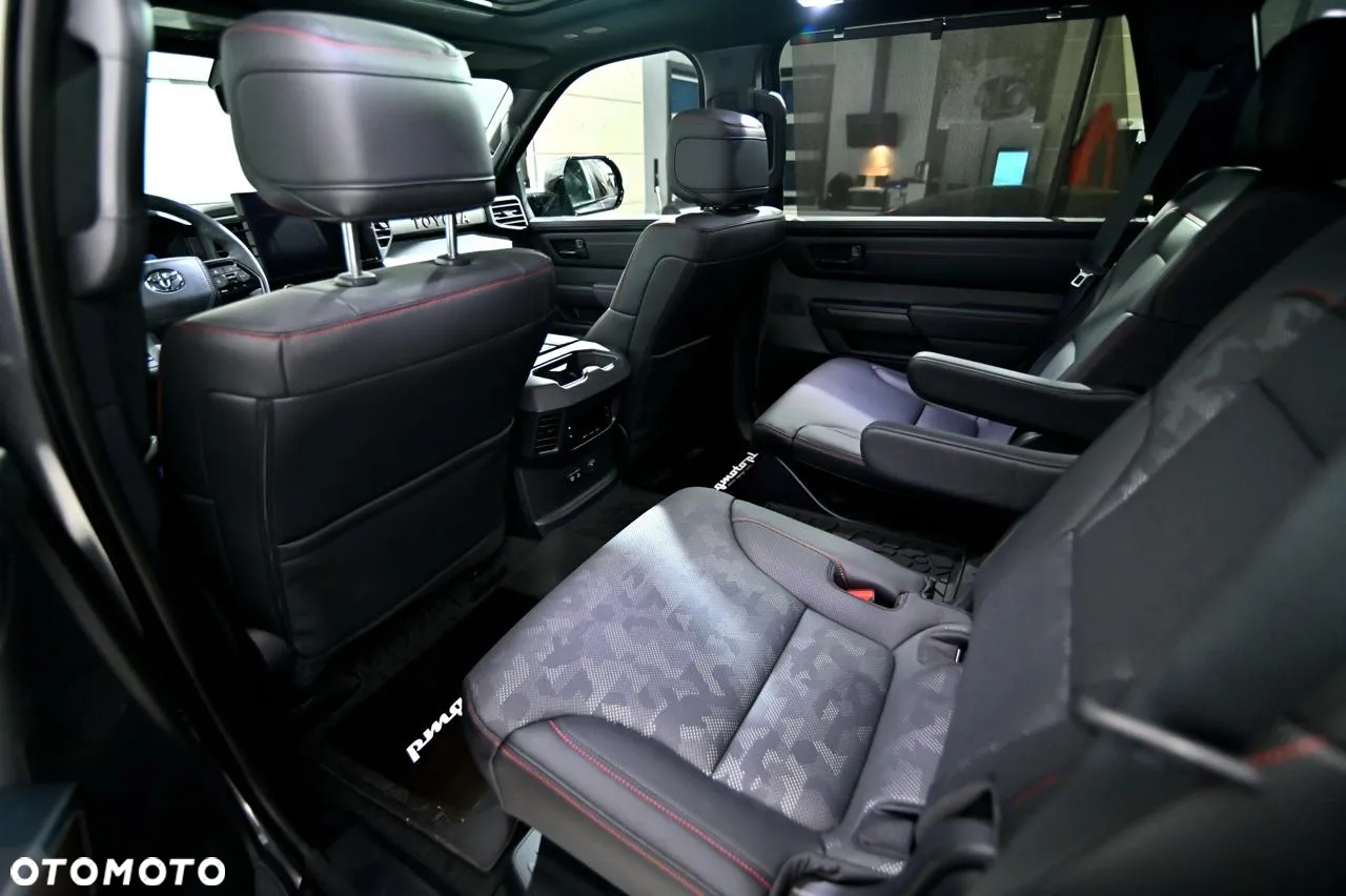 Toyota Sequoia - 32