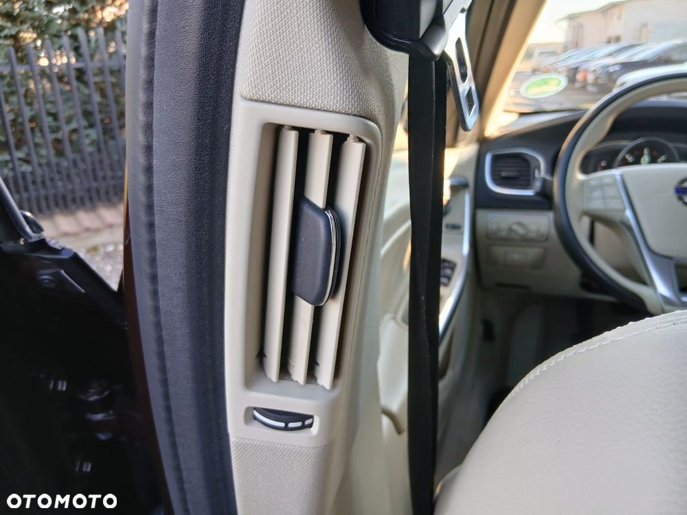 Volvo V60 Cross Country D3 Summum - 31