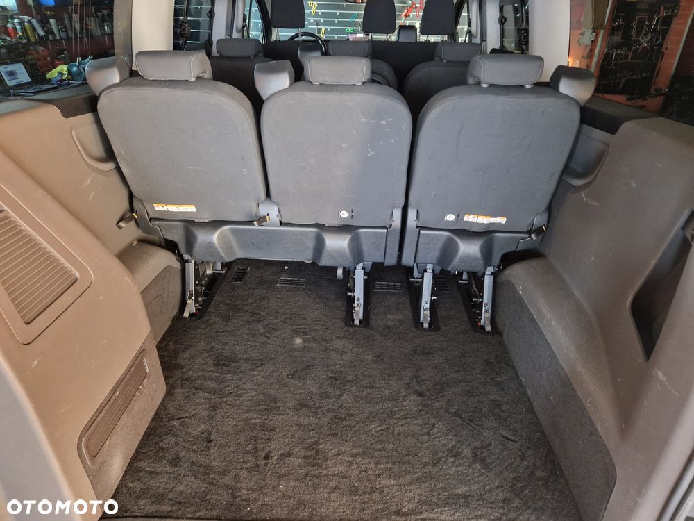 Ford Tourneo Custom - 37